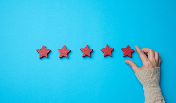 Évaluer la valeur d'un bien avec extérieur : les clés du succès